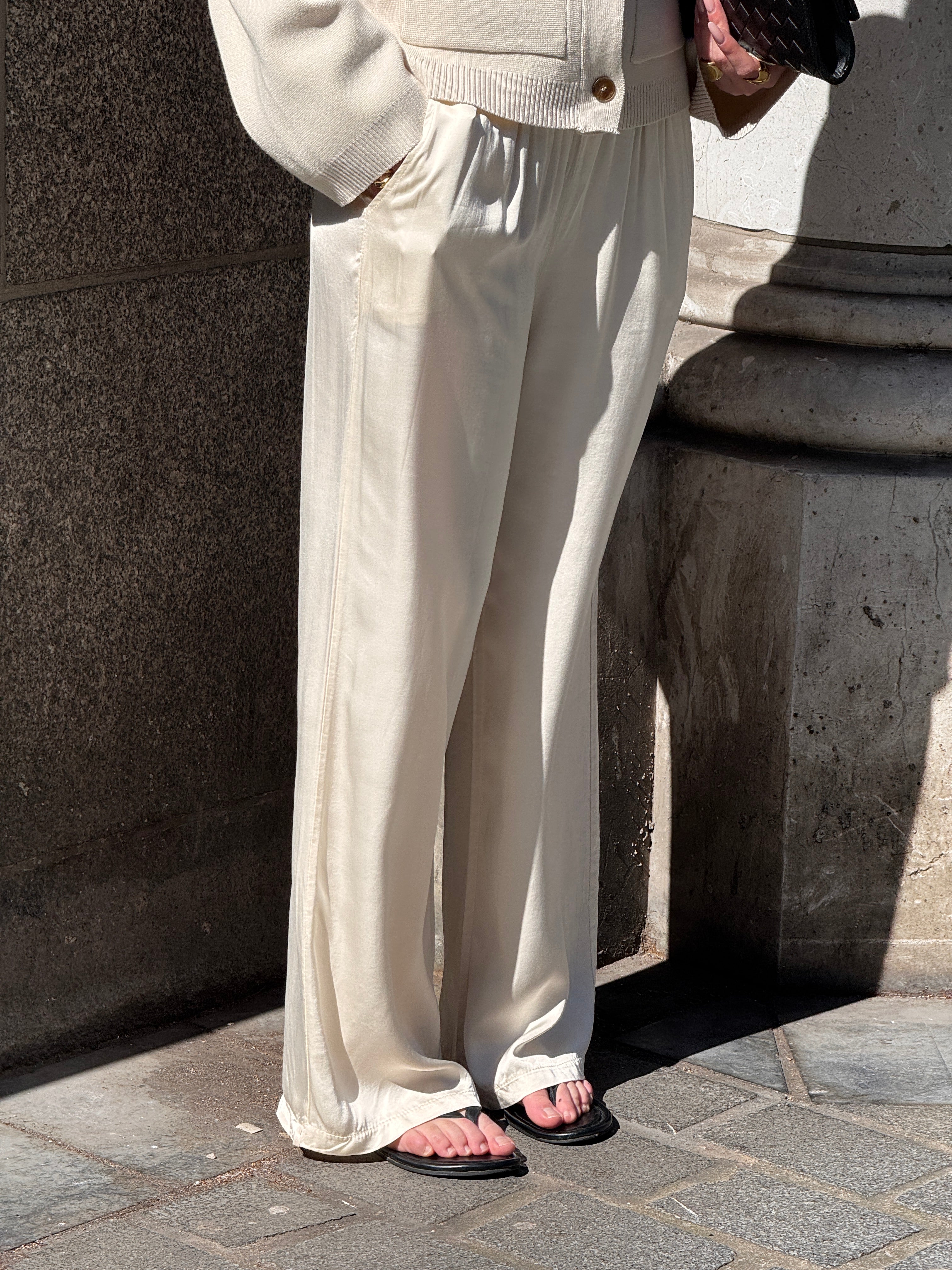 Pantalon satin écru
